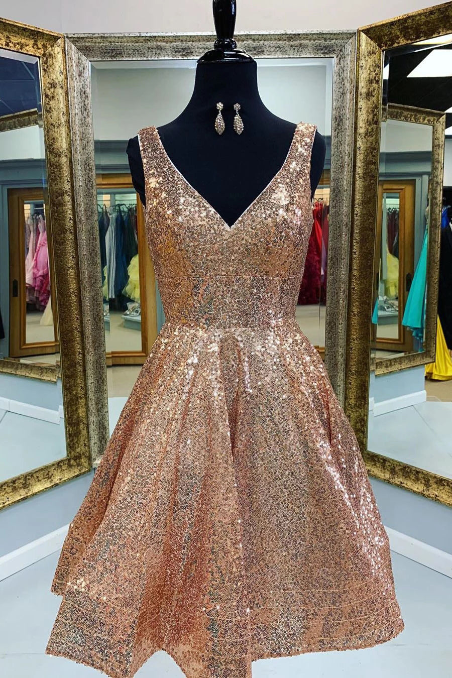 Roycebridal Sequins Short Prom Dresses Gold A-line V-Neck Homecoming Dresses