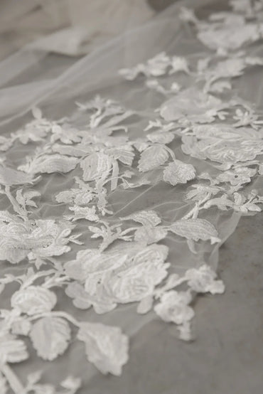 |Heirloom Cathedral Lace Veil V018