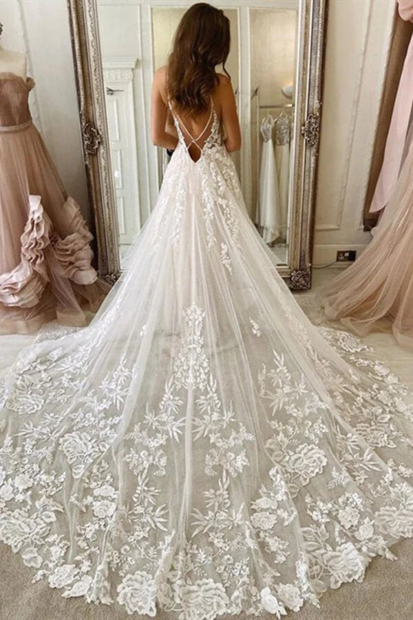 Outdoor wedding dresses | vintage wedding dresses | wedding dress styles | musebridals.com