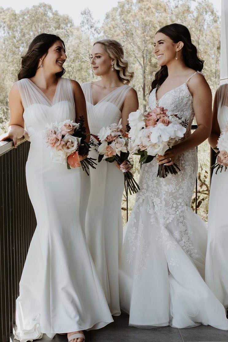 Long Tulle V-Neck Mermaid Boho White Bridesmaid Dresses