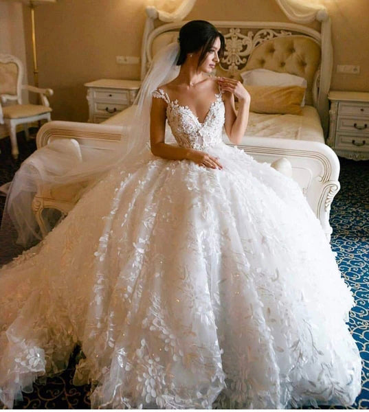 Musebridals.com offer Floral Lace Wedding Dresses Vintage Ball Gown Wedding Dress, MW307