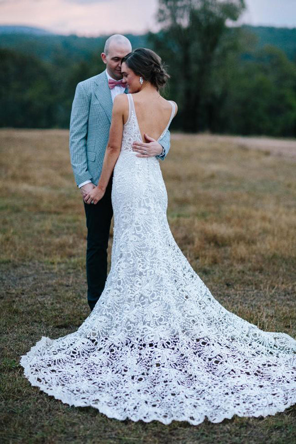 Simple Open Back V-neck Sleeveless Mermaid Lace Wedding Dress ,MW437 | musebridals.com