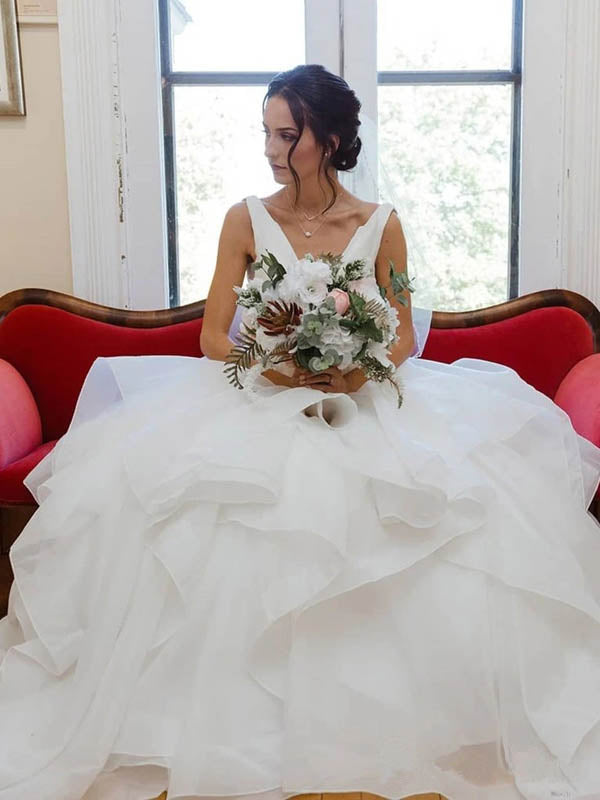 Organza V-neck Ball Gown Wedding Dress With Ruffles Beading Bridal Gown,MW459 | musebridals.com