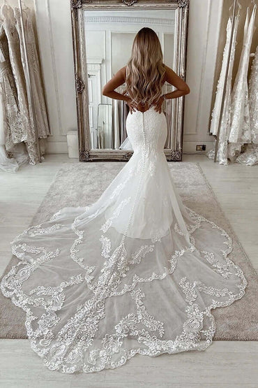 Mermaid lace wedding dress | wedding gowns | bridal styles | musebridals.com