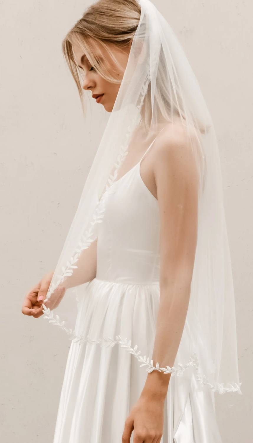 |Heirloom Pearl Beaded Edge Veil V006