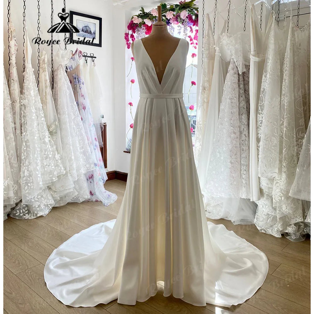 Plunging Soft Satin Pleats Deep V Neck Boho Sleeveless Wedding Dress for Women 2024 Bridal Gown abito da sposa Roycebridal