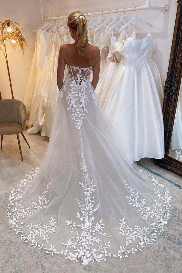 Tulle A-line Off-the-Shoulder Wedding Dresses With Lace Appliques, MW912 | wedding gown | bridal outfit | vintage wedding dress | musebridals.com