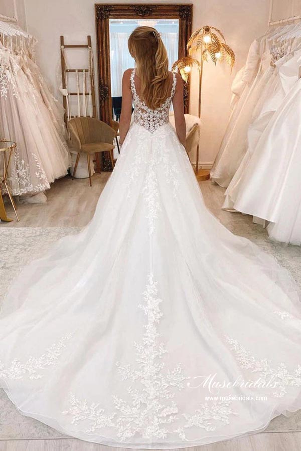 Tulle Ball Gown Scoop Court Train Wedding Dress With Lace Appliques, MW931 | lace wedding dress | wedding dress stores | beach wedding dress | musebridals.com