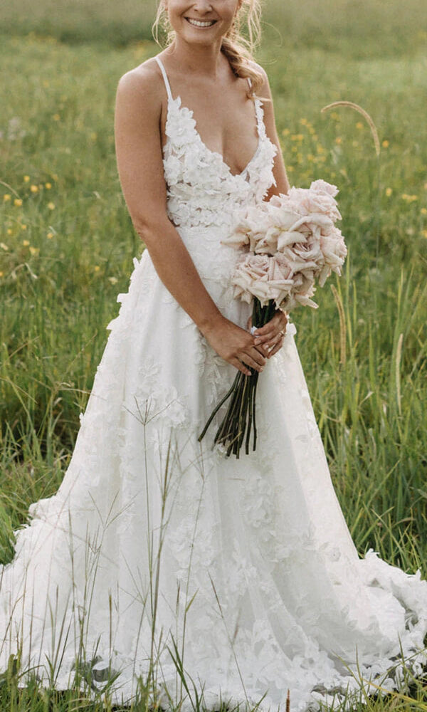 White Tulle A-line V-neck Spaghetti Straps Wedding Dress With Appliques, MW690 | beach wedding dresses | bridal outfit | wedding gown | www.musebridals.com