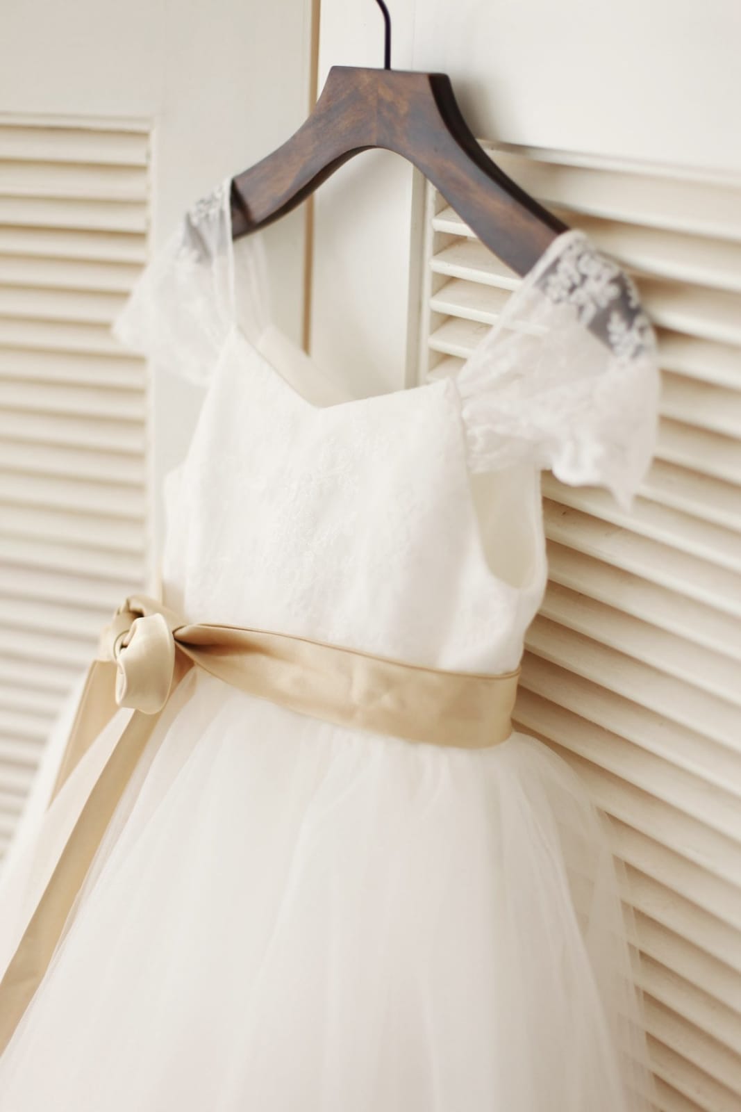 Cap Sleeves Ivory Lace Tulle Flower Girl Dress with 