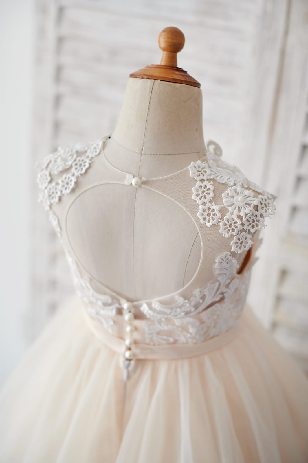 Champagne Tulle Ivory Lace Keyhole Back Wedding Flower Girl Dress –  ROYCEBRIDAL OFFICIAL STORE