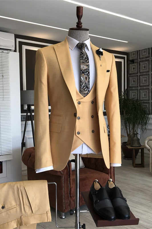 Cecil Chic Yellow Peaked Lapel Three Pieces Men Suits For Prom