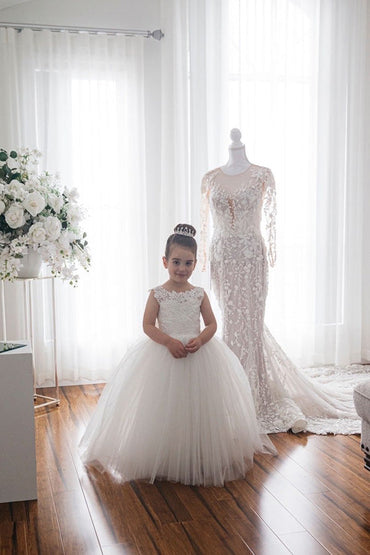 Cute Tulle Ivory Sleeveless Flower Girls Dresses Ball Gown-showprettydress