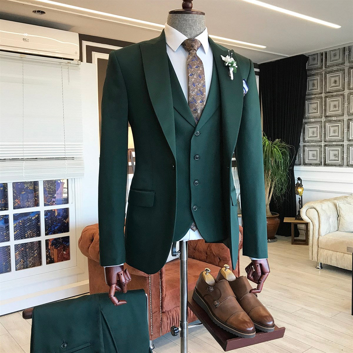 Dark Green Bespoke Peaked Lapel Three Pieces Men Suits-showprettydress