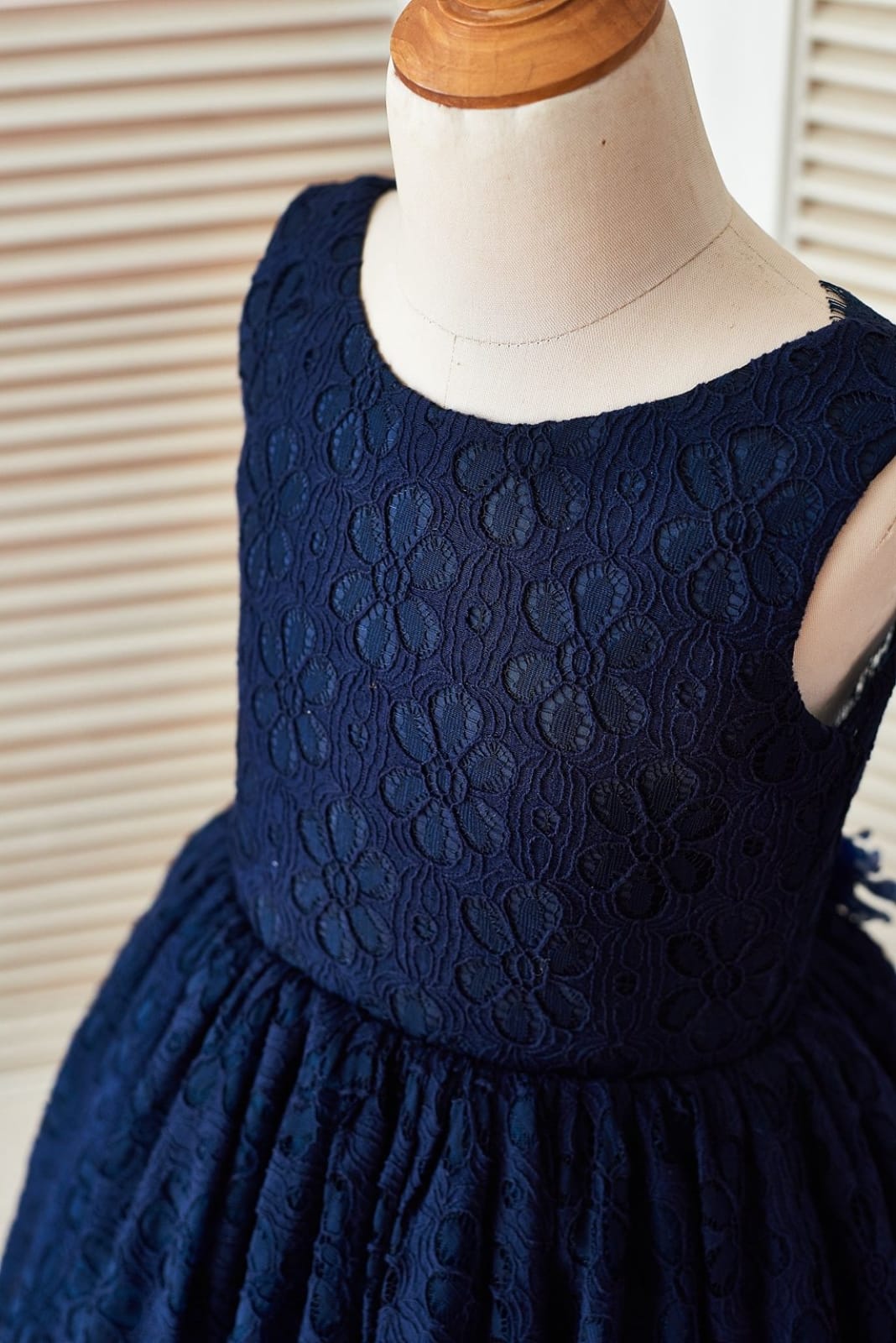 Deep V Back Navy Blue Lace Wedding Flower Girl Dress with 