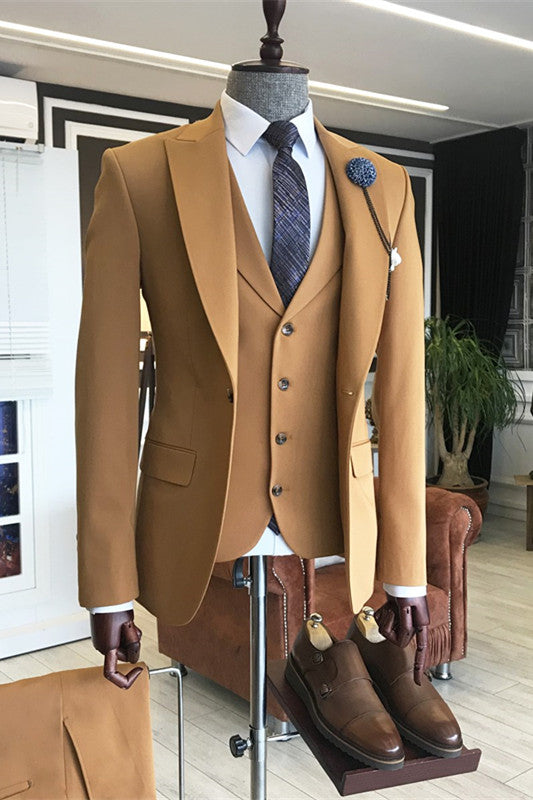 Gold Brown Designer Peaked Lapel Men Suits with Three Pieces-showprettydress