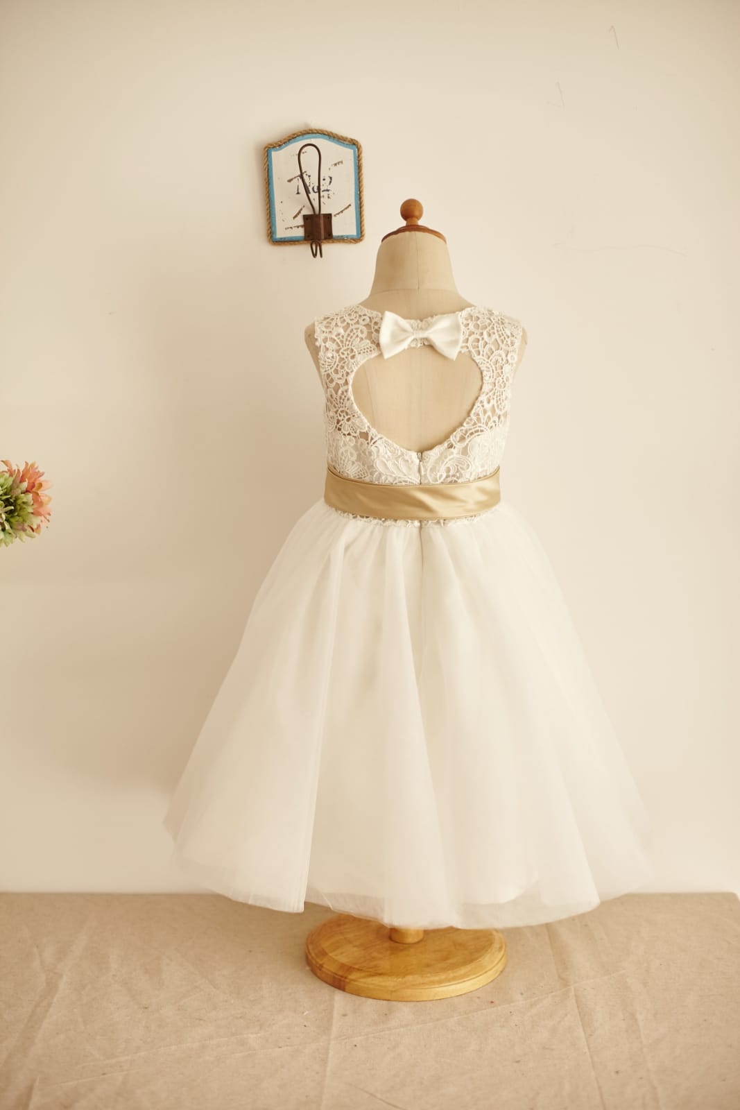 Ivory Lace Tulle Keyhole Back Wedding Flower Girl Dress with