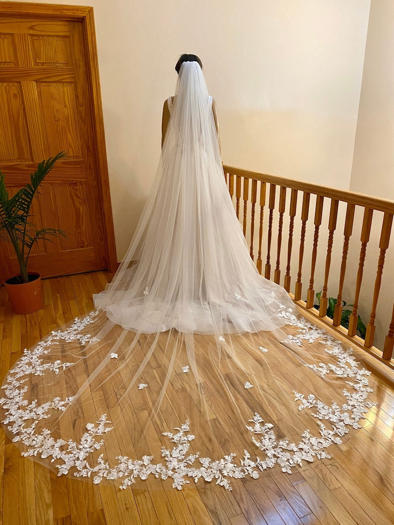 Roycebridal Vintage Floral Lace White Bridal Veil Wedding Veil With Comb