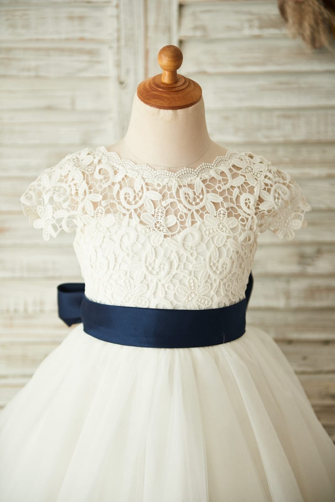 Short Sleeves V Back Lace Tulle Wedding Flower Girl Dress 