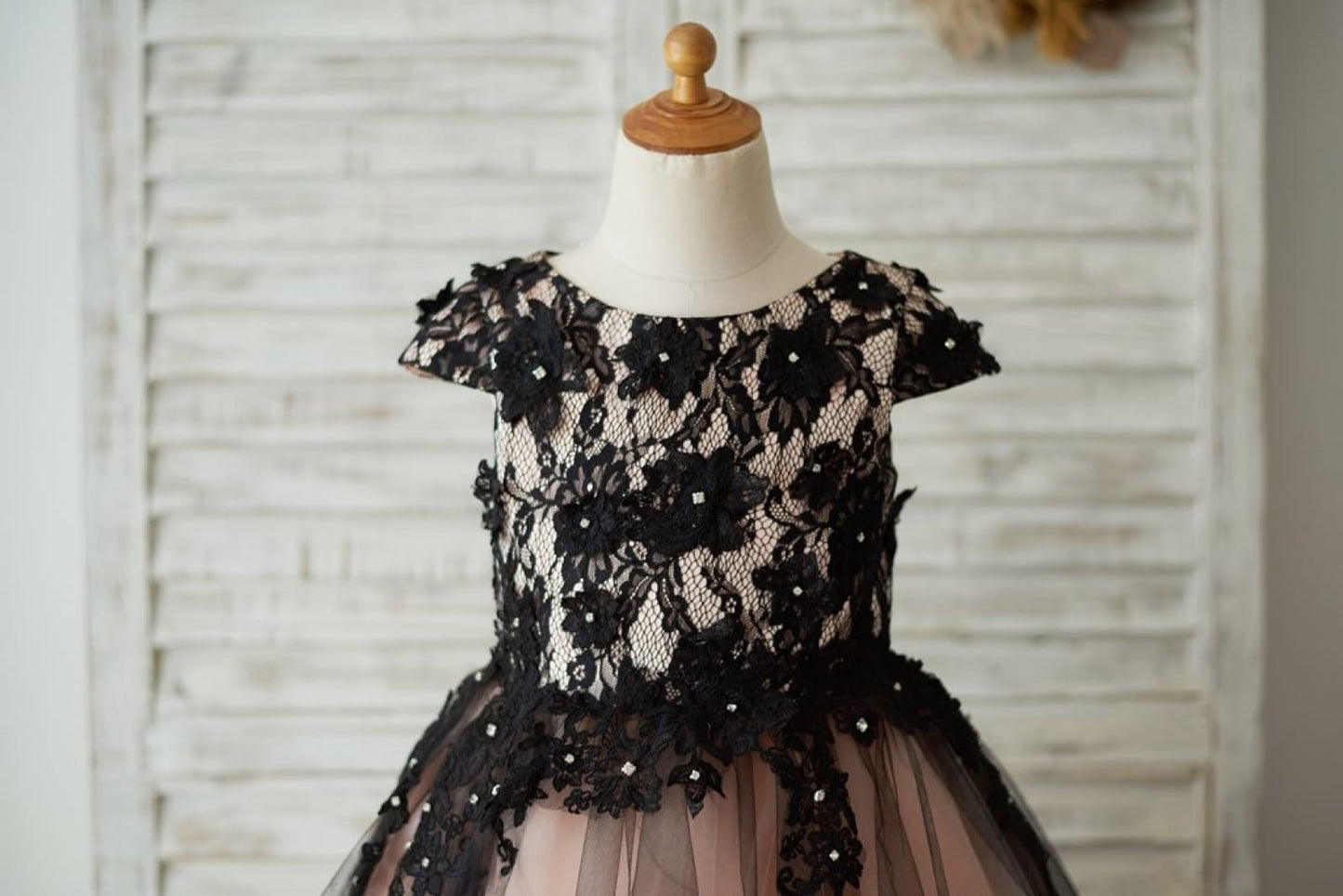 Cap Sleeves Black Lace Tulle Mauve Lining Wedding Flower 