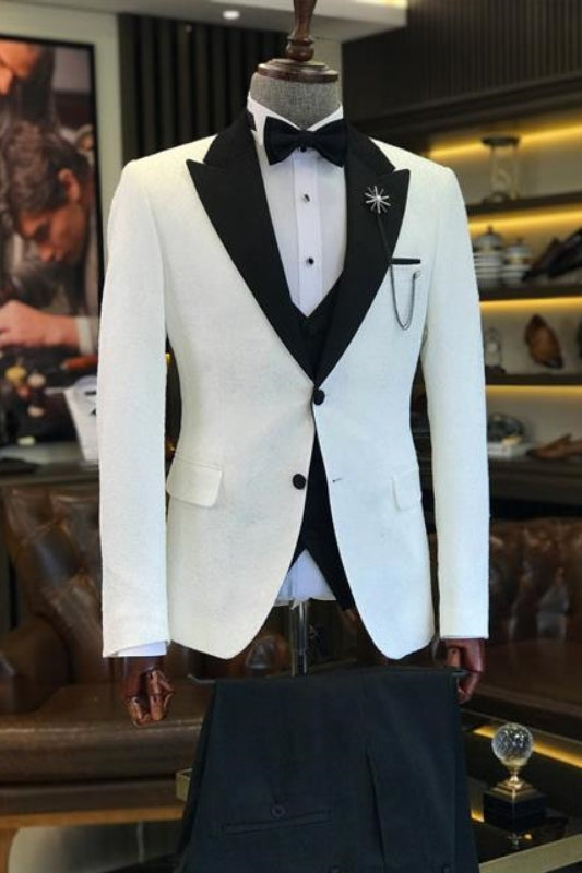 Knight Stylish White Peaked Lapel Three Pieces Jacquard Prom Suits