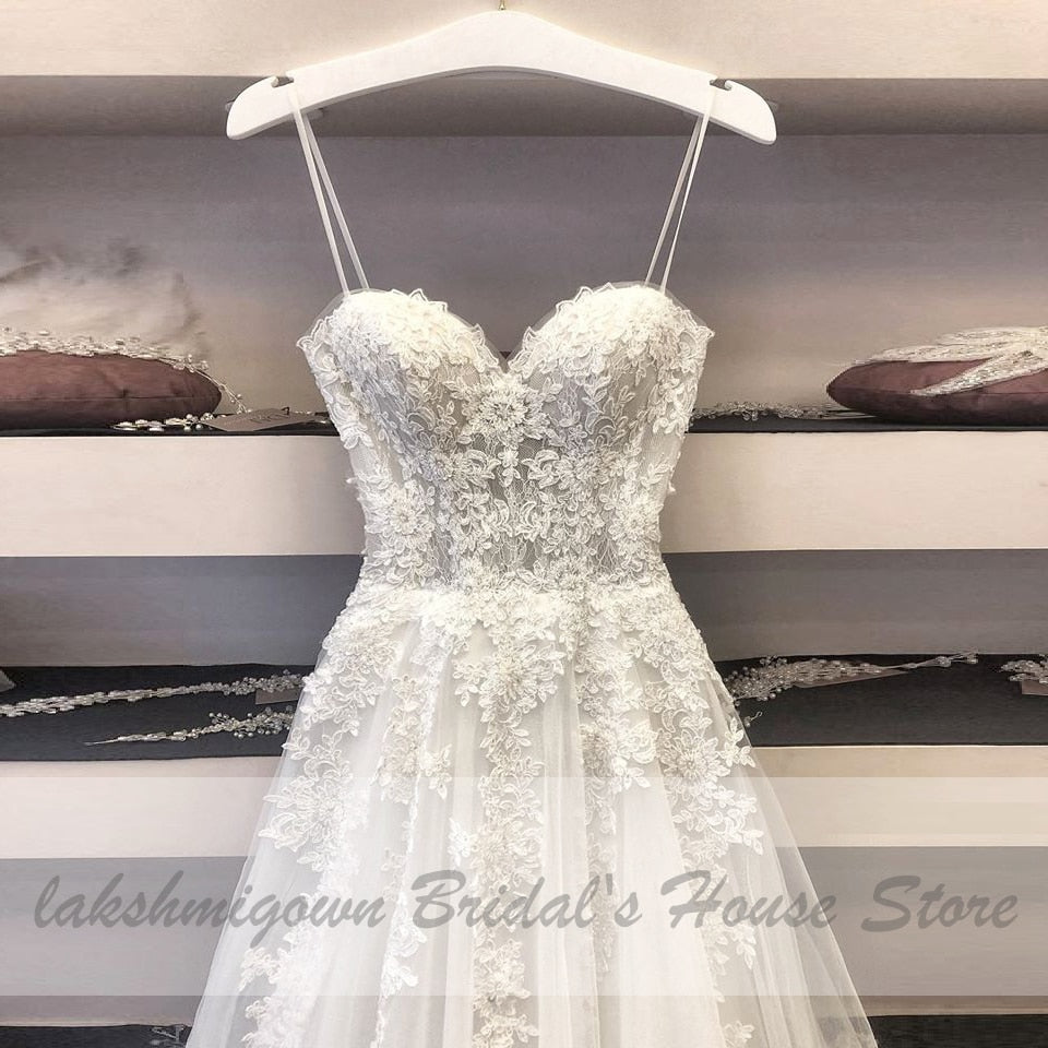 2021 Trouwjurk Sexy A Line Wedding Dress Spaghetti Straps Vintage Lace Applique Beaded Off White Tulle Mariage Long Bridal Dress - ROYCEBRIDAL OFFICIAL STORE