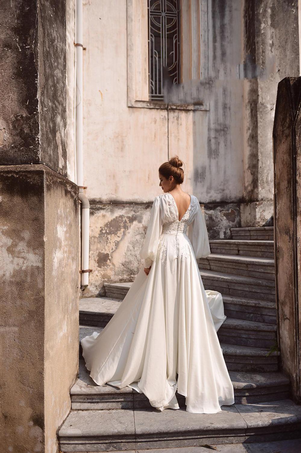 Roycebridal Simple A-Line Soft Satin Wedding Dresses Boho Lace Appliques Long Puff Sleeves Bridal Gown Vintage Wedding Party Gowns 2021