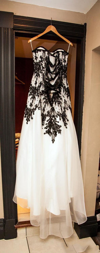 Gothic Wedding Dresses Vintage Cheap Bridal Gowns Black Lace and White Chiffon Garden Brides Dress Sweetheart Lace-up - ROYCEBRIDAL OFFICIAL STORE